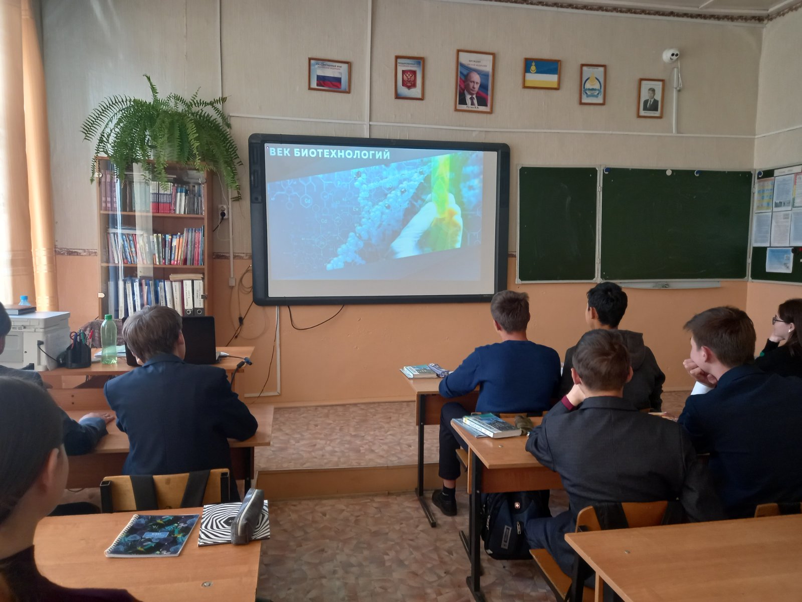 Укажите подпись к картинке.